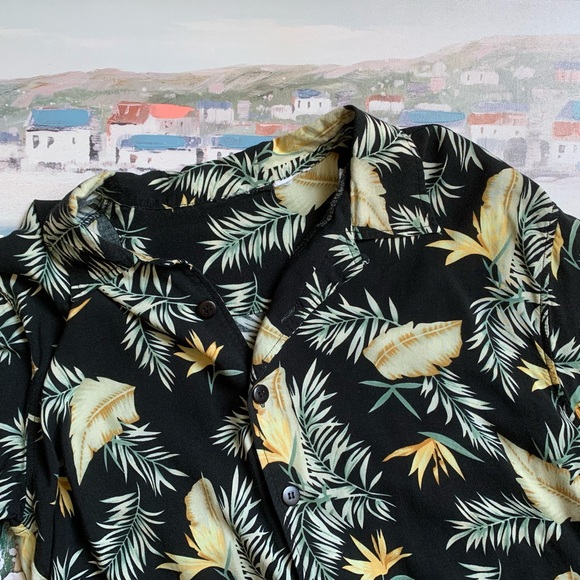 🏝️Vintage Hawaiian Print Short Sleeve Shirt🏝️ - Picture 3 of 7